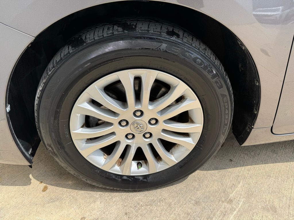 Used Car 2015 Toyota Sienna  L For Sale Under $20,000 In Georgetown, Texas