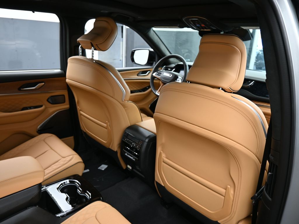 New 2025 Silver Zynith Jeep Summit image 39