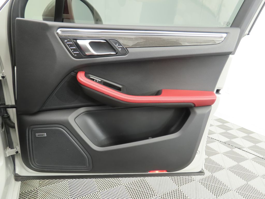 Thumbnail: 2022 Porsche Macan - 26