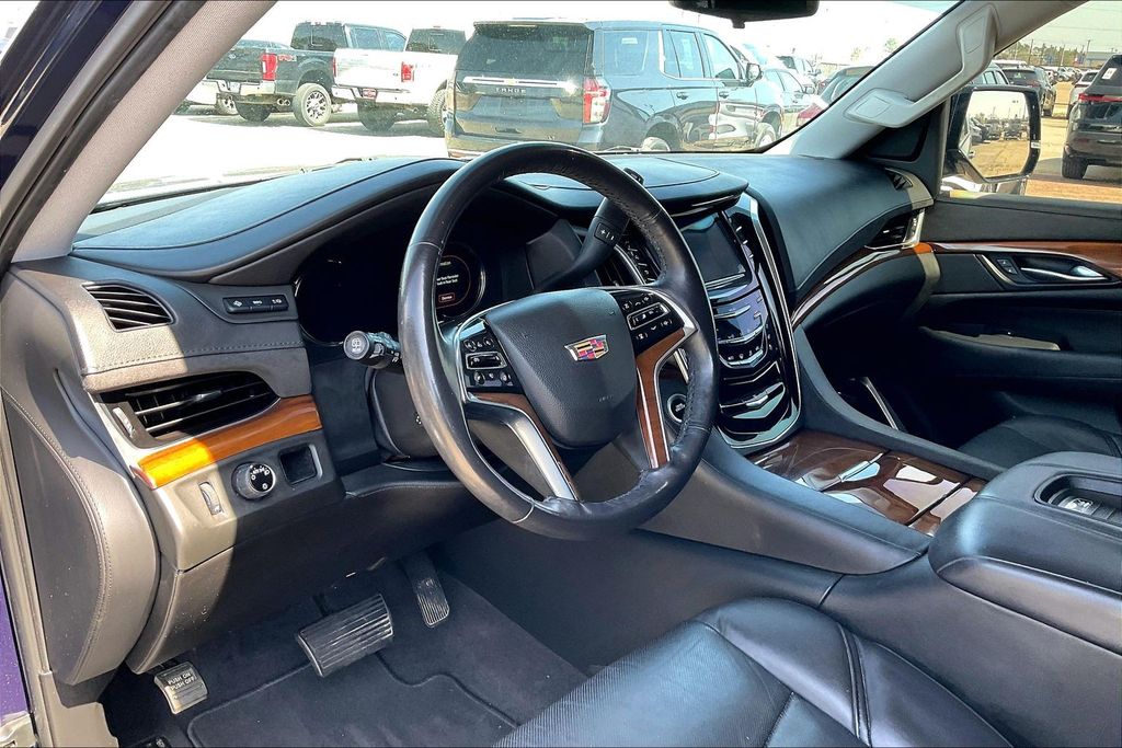 Used 2020 Cadillac Escalade Luxury 4D Sport Utility