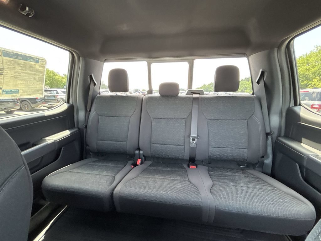 New 2026 Carbonized Gray Metallic Ford XLT image 25