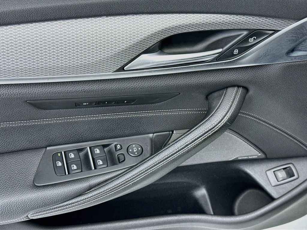 Thumbnail: 2019 BMW 5 Series - 22