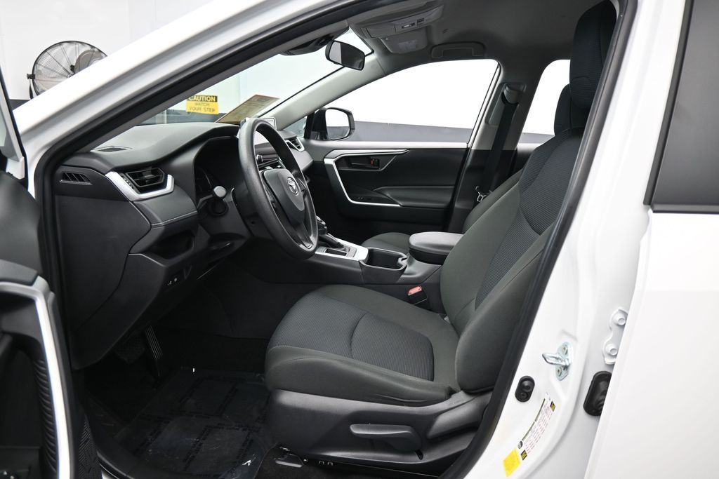 Used 2025 Ice Toyota LE image 11