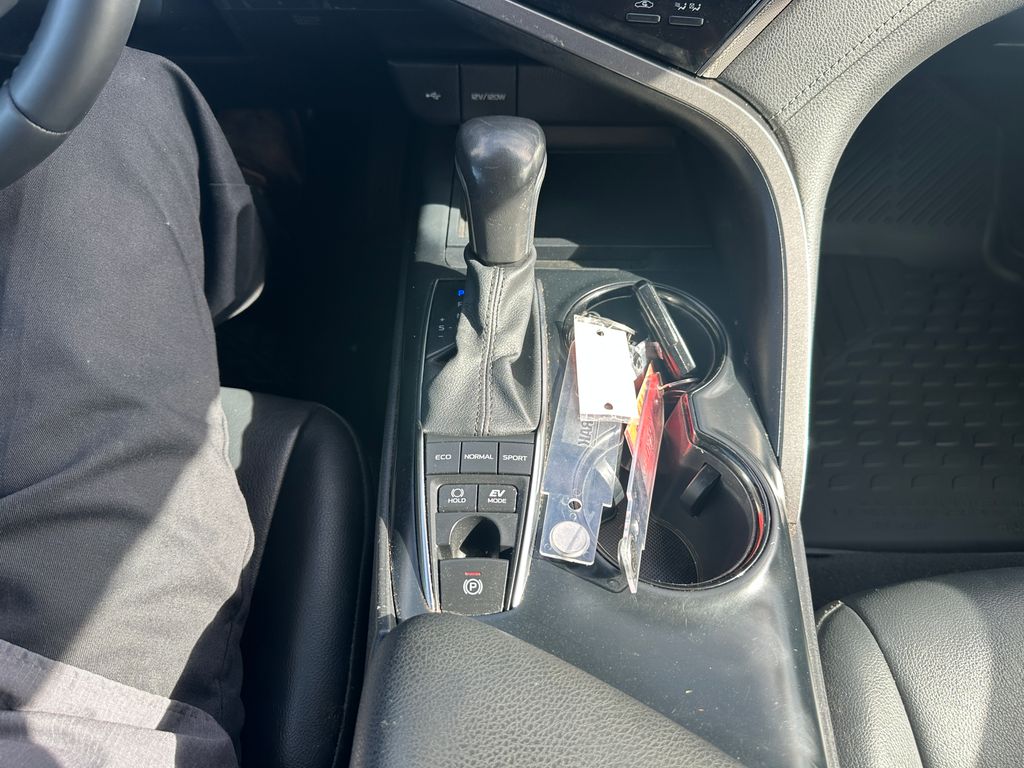 2020 Toyota Camry Hybrid SE