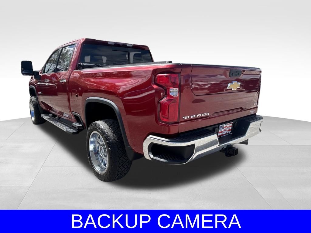 View vehicle photo 4