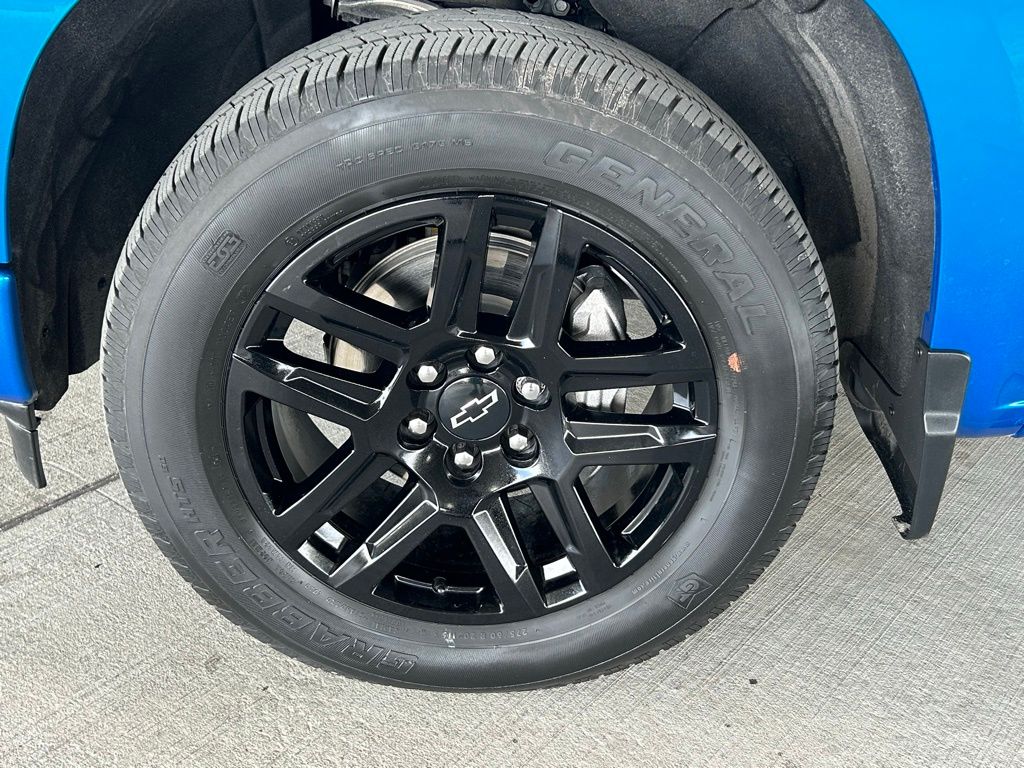 Used 2024 Glacier Blue Metallic Chevrolet Custom image 25