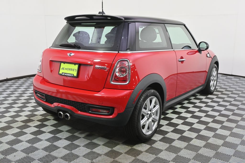 View vehicle photo 6