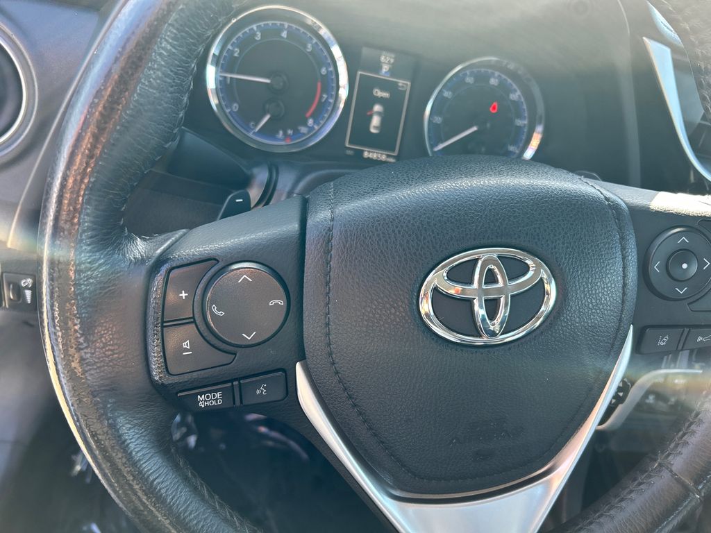 2017 Toyota Corolla SE 13