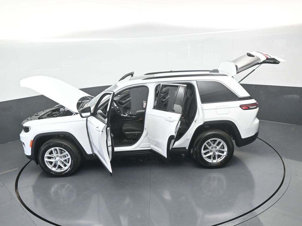 New 2025 Bright White Clearcoat Jeep Laredo image 64
