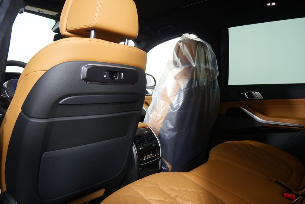 Thumbnail: 2026 BMW X7 - 18