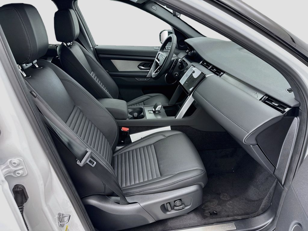 Thumbnail: 2026 Land Rover Discovery Sport - 19