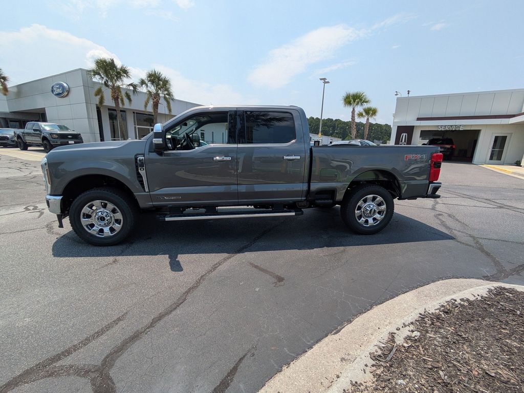 2026 Ford F-350 Super Duty LARIAT