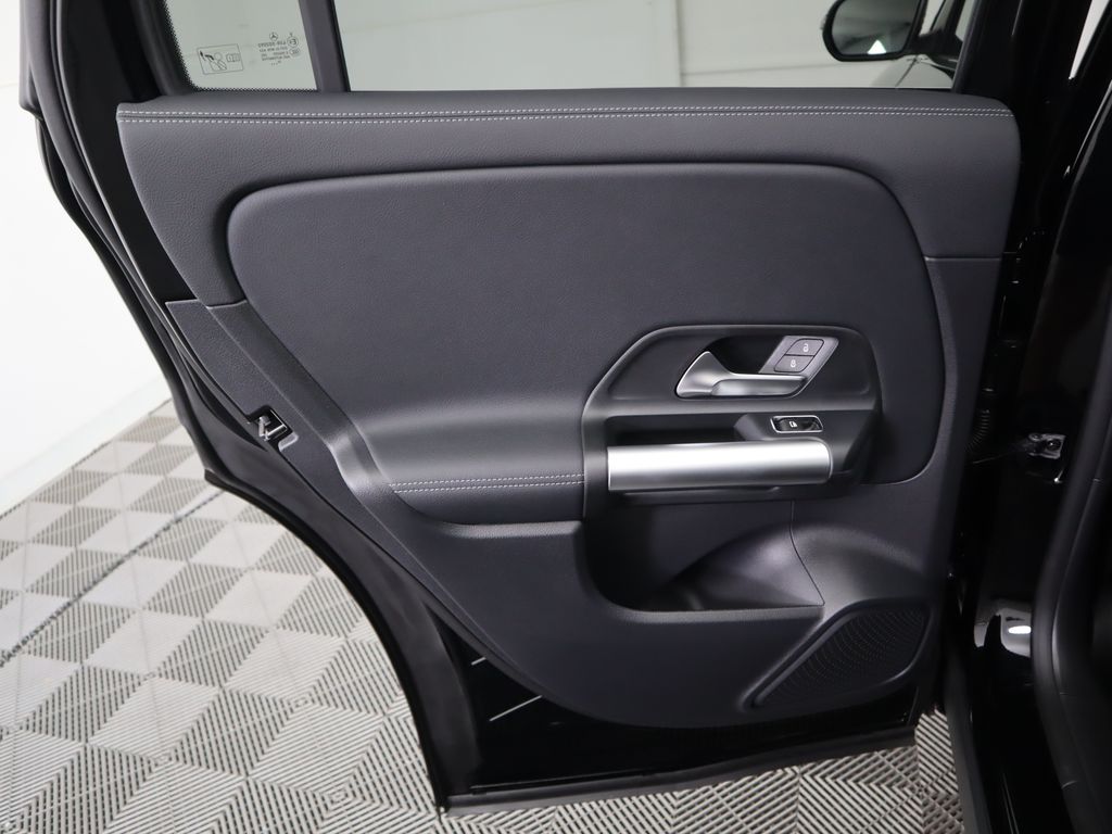 2025 Mercedes-Benz GLA 250 27