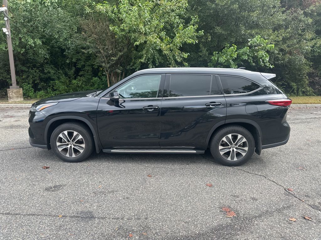 2022 Toyota Highlander XLE 13