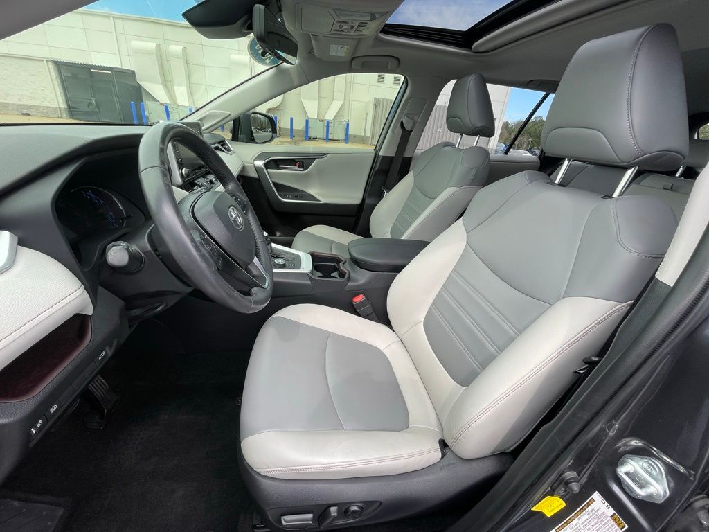 Thumbnail: 2020 Toyota RAV4 - 28