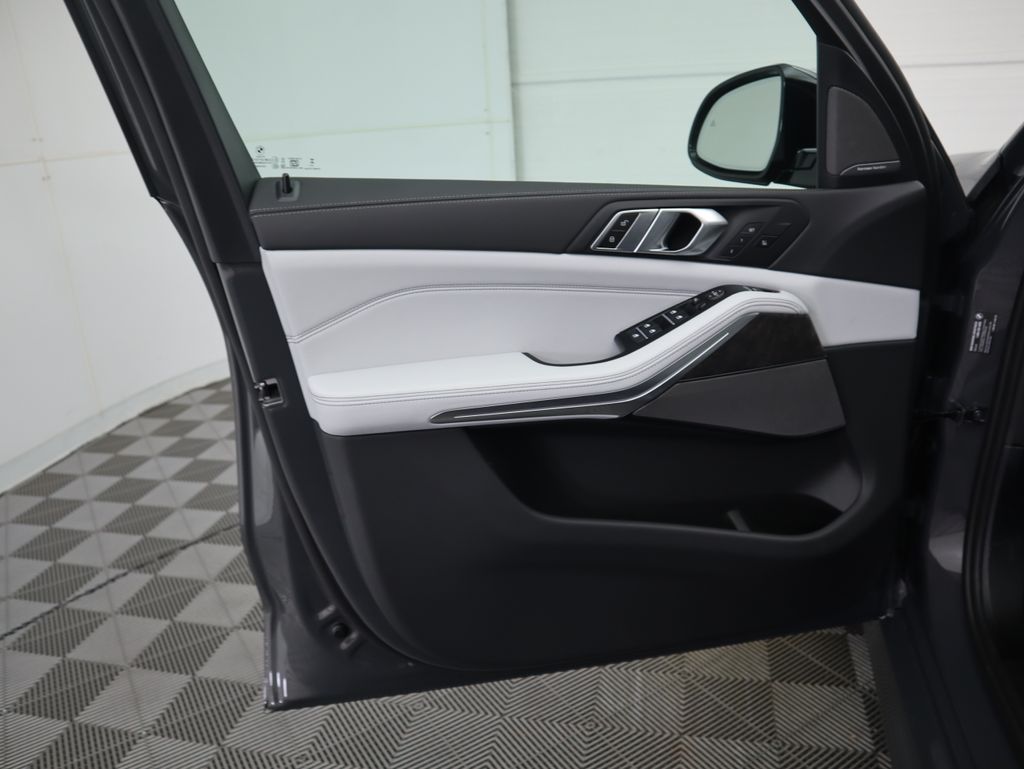 Thumbnail: 2026 BMW X5 - 25