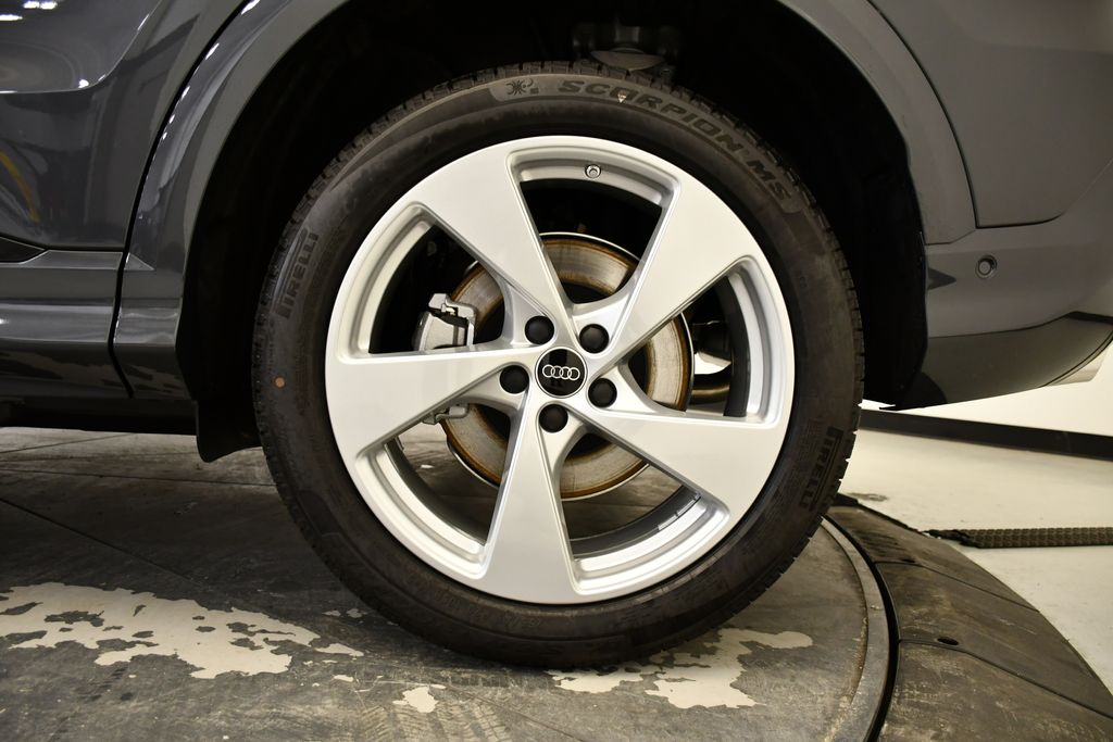 Thumbnail: 2025 Audi Q5 - 14