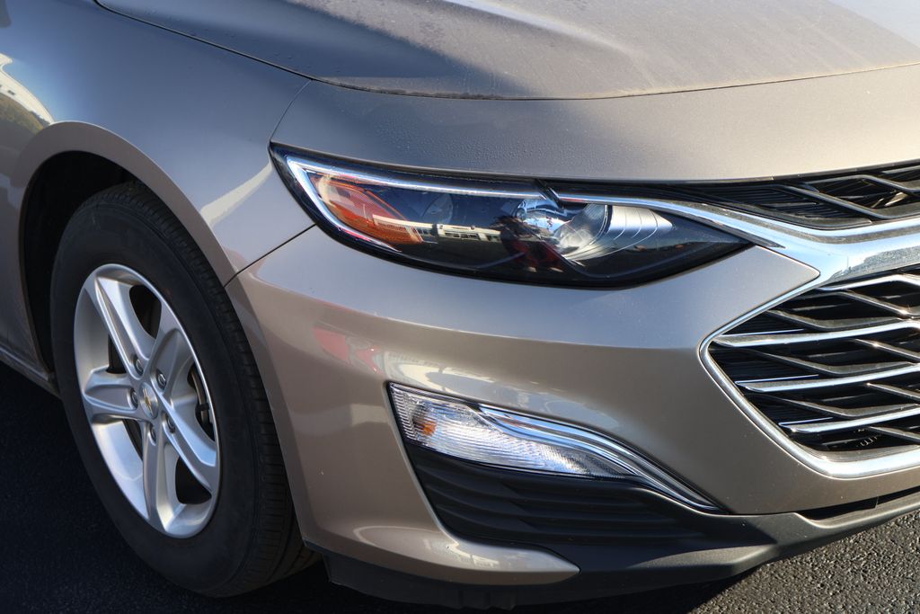 Thumbnail: 2022 Chevrolet Malibu - 4
