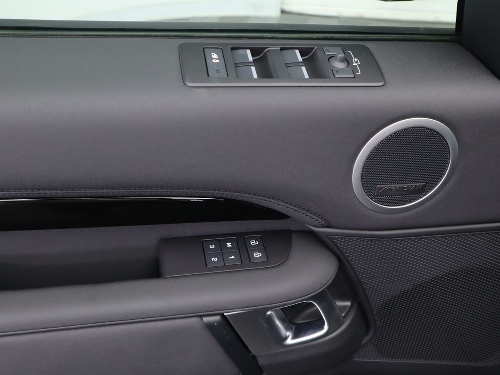 Thumbnail: 2025 Land Rover Discovery - 26