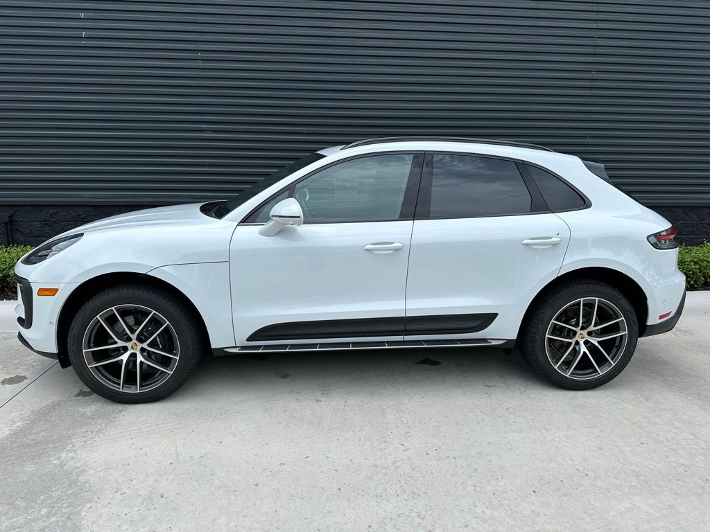 Thumbnail: 2025 Porsche Macan - 2