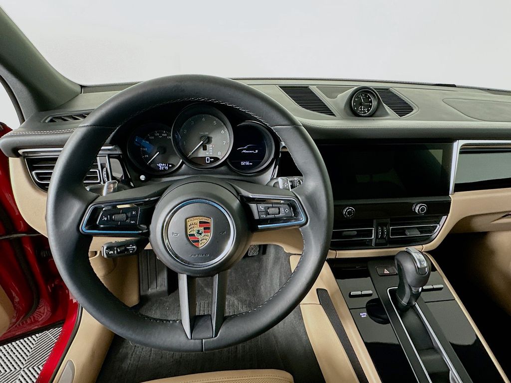 Thumbnail: 2023 Porsche Macan - 11