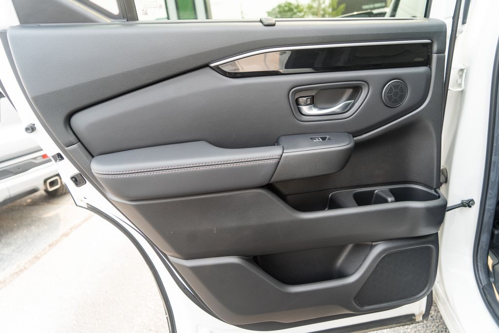 2024 Platinum White Pearl Honda Pilot Touring AWD SUV