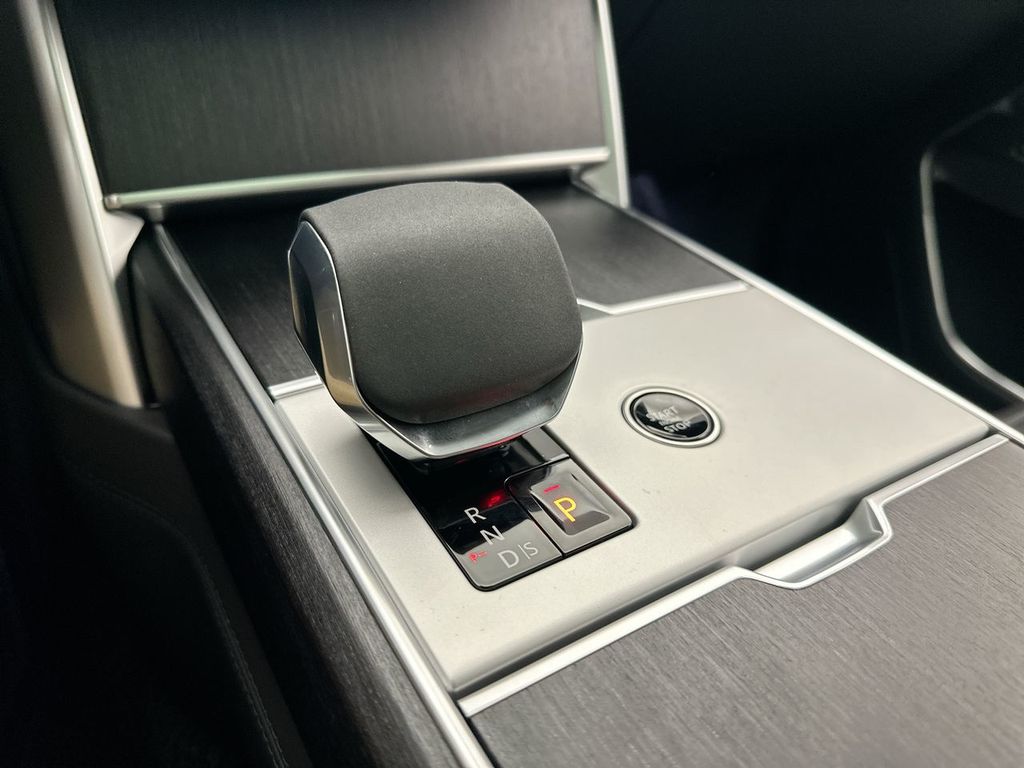 Thumbnail: 2025 Land Rover Range Rover - 11