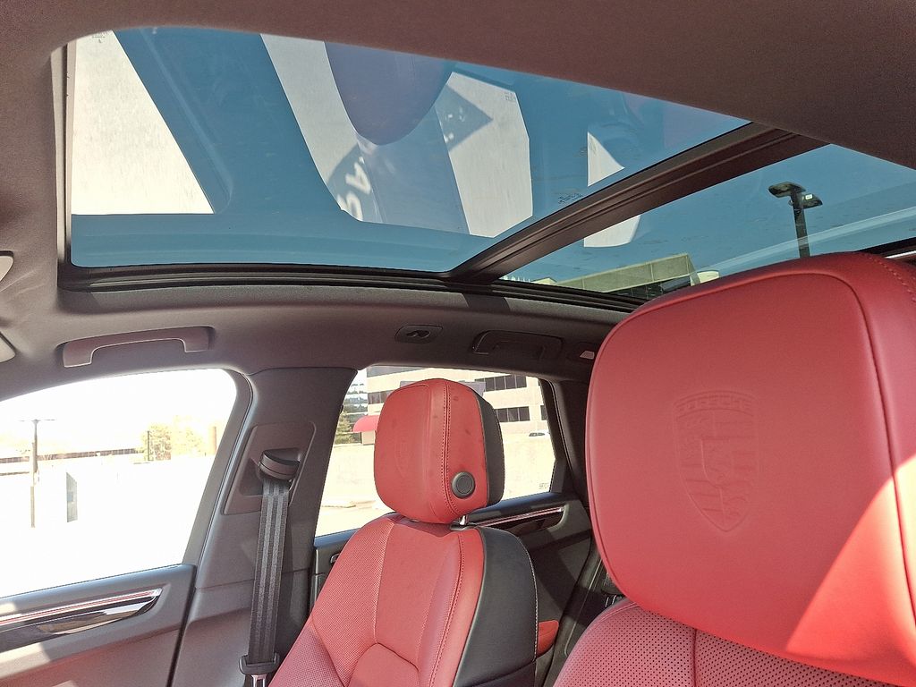 Thumbnail: 2026 Porsche Macan - 15