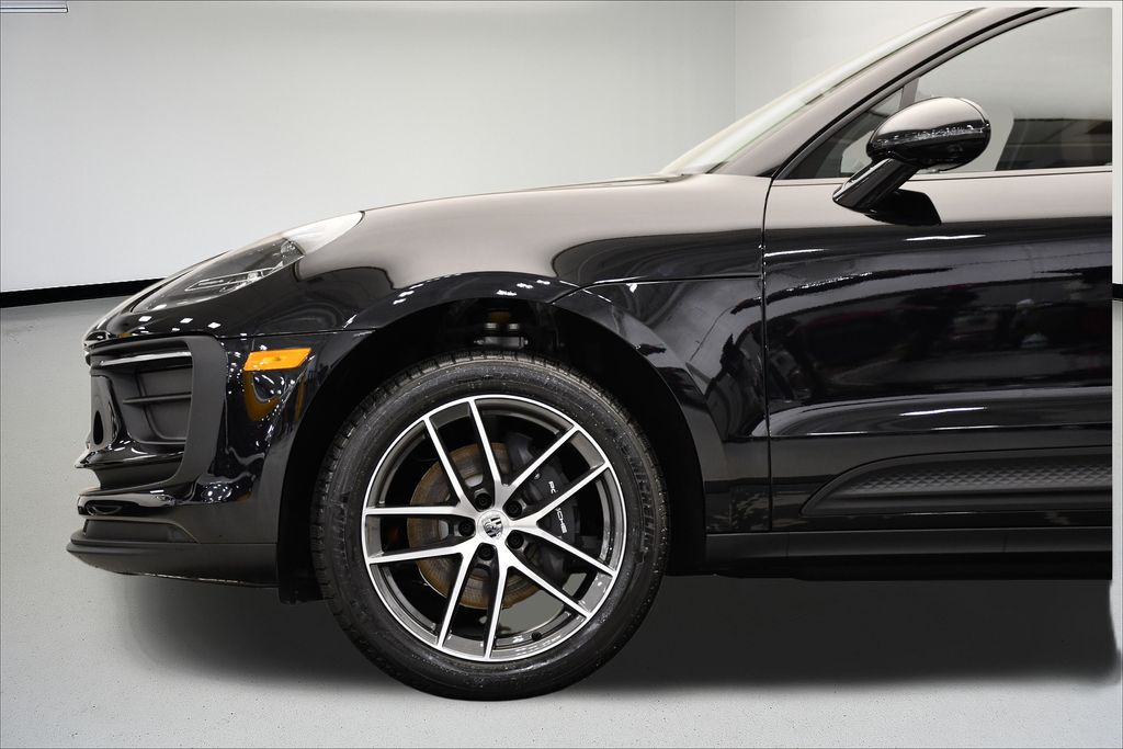 Thumbnail: 2025 Porsche Macan - 13