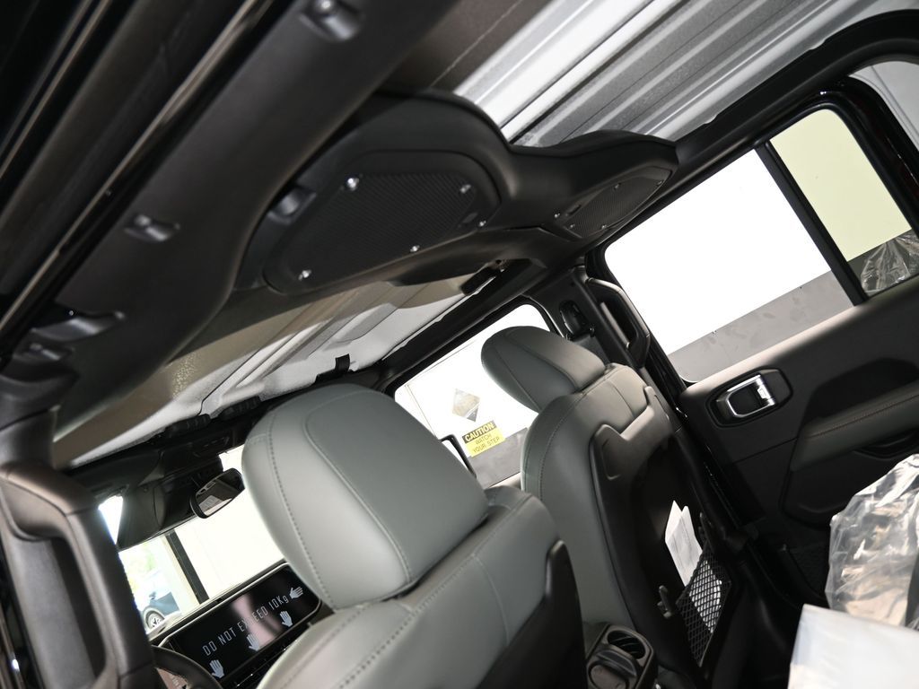 New 2026 Black Clearcoat Jeep Mojave image 30