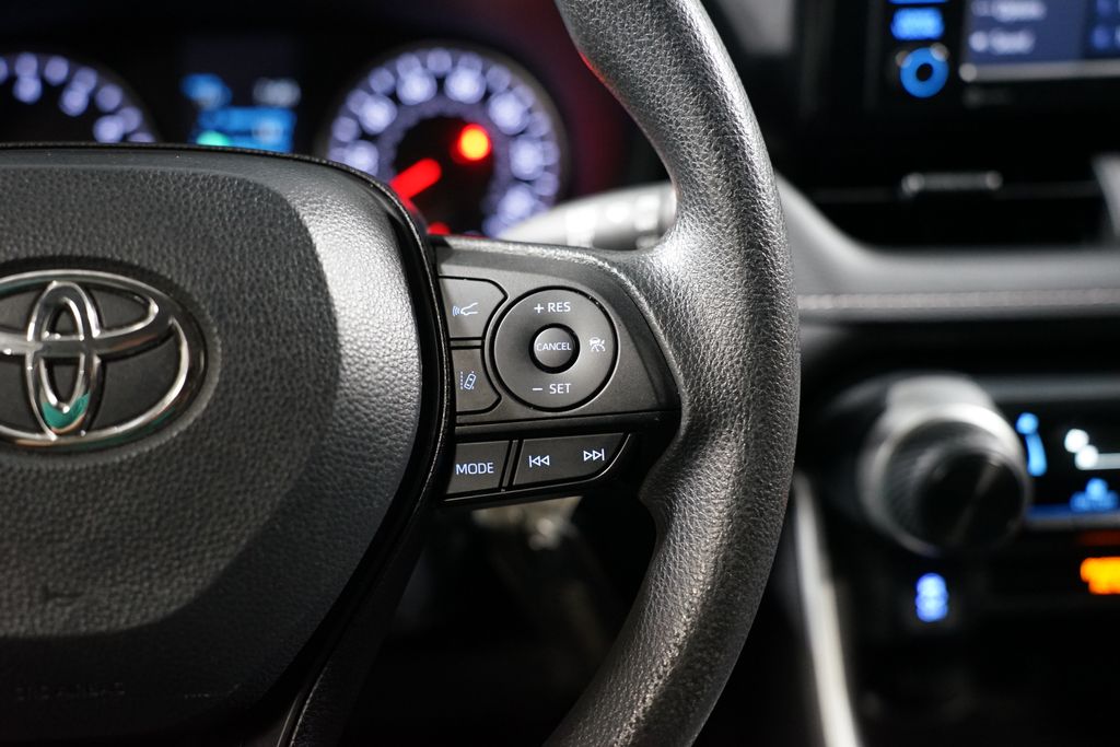 2022 Toyota RAV4 LE 13