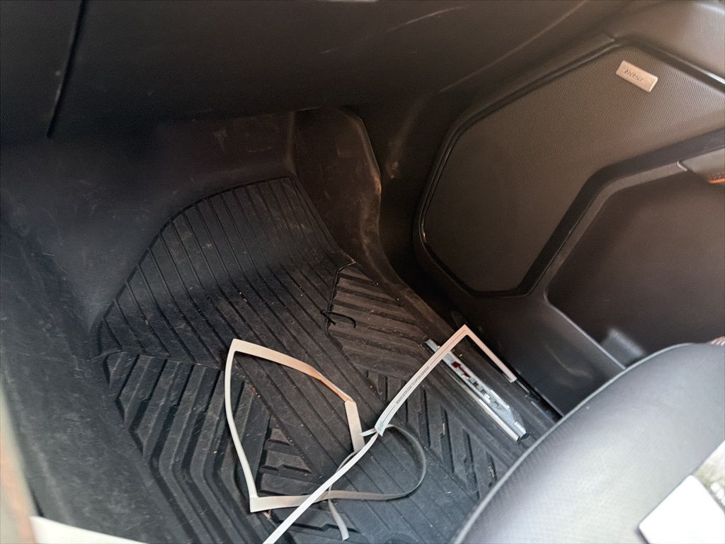 Used 2024 White GMC AT4 image 23