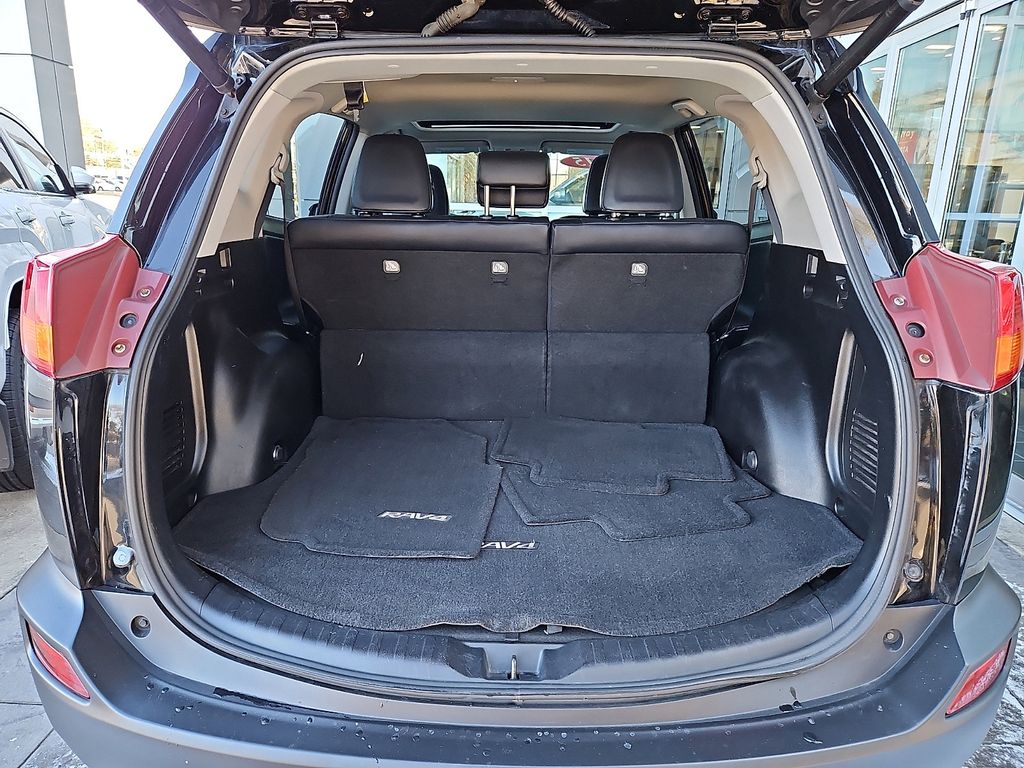 Thumbnail: 2015 Toyota RAV4 - 32