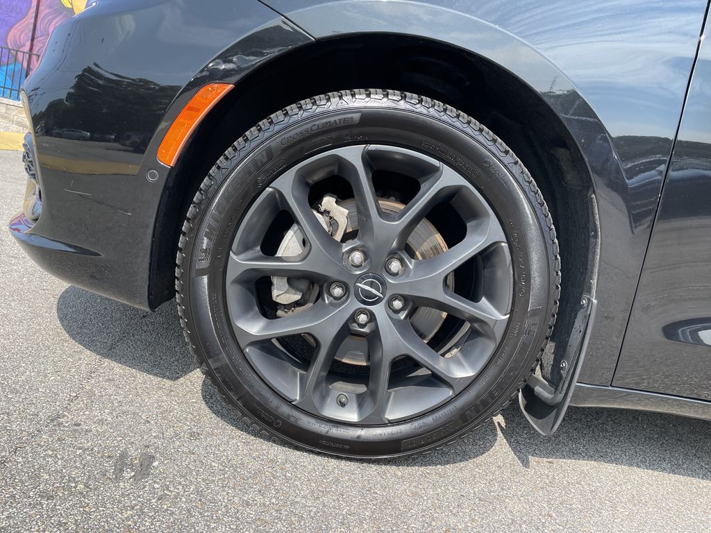 Used 2022 Chrysler Pacifica Van