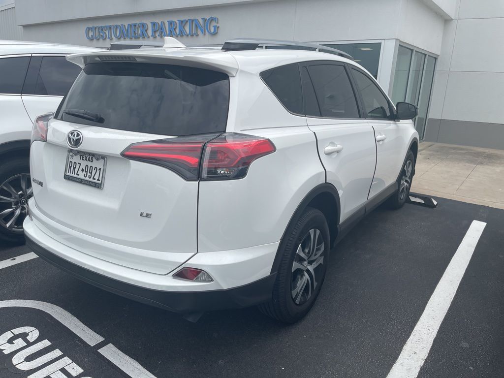 2018 Toyota RAV4 LE 12