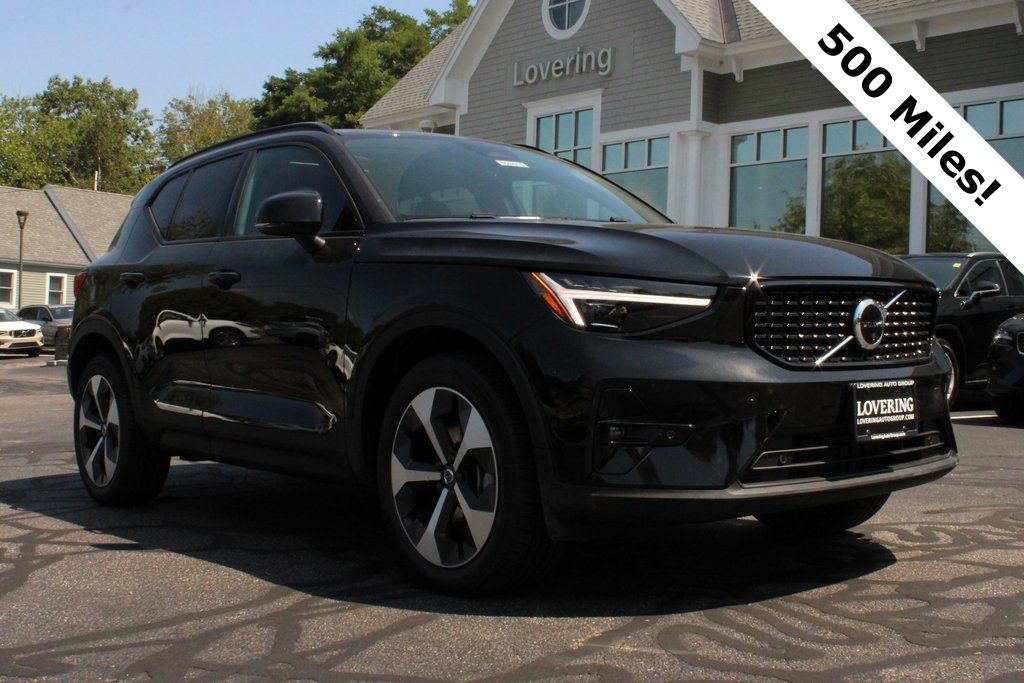 Onyx Black 2026 Volvo XC40 B5 Plus AWD SUV / Crossover All-Wheel Drive Automatic