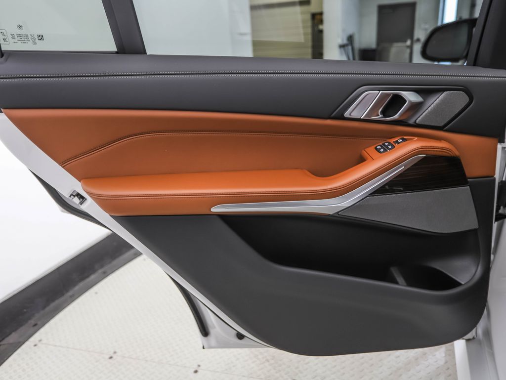 Thumbnail: 2026 BMW X7 - 20