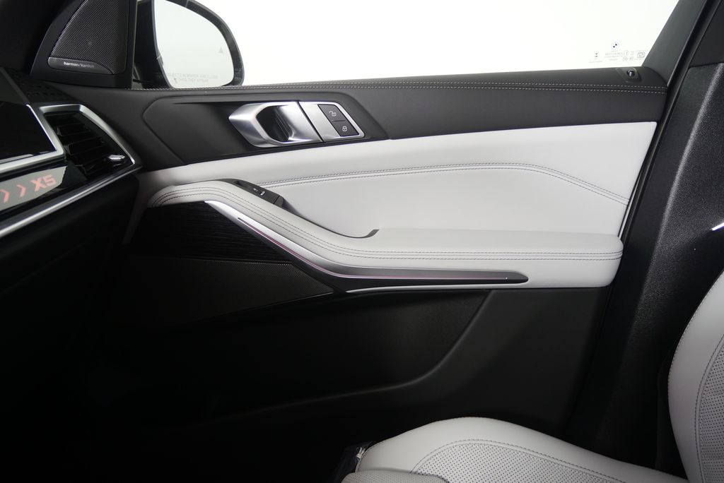 Thumbnail: 2026 BMW X5 - 24