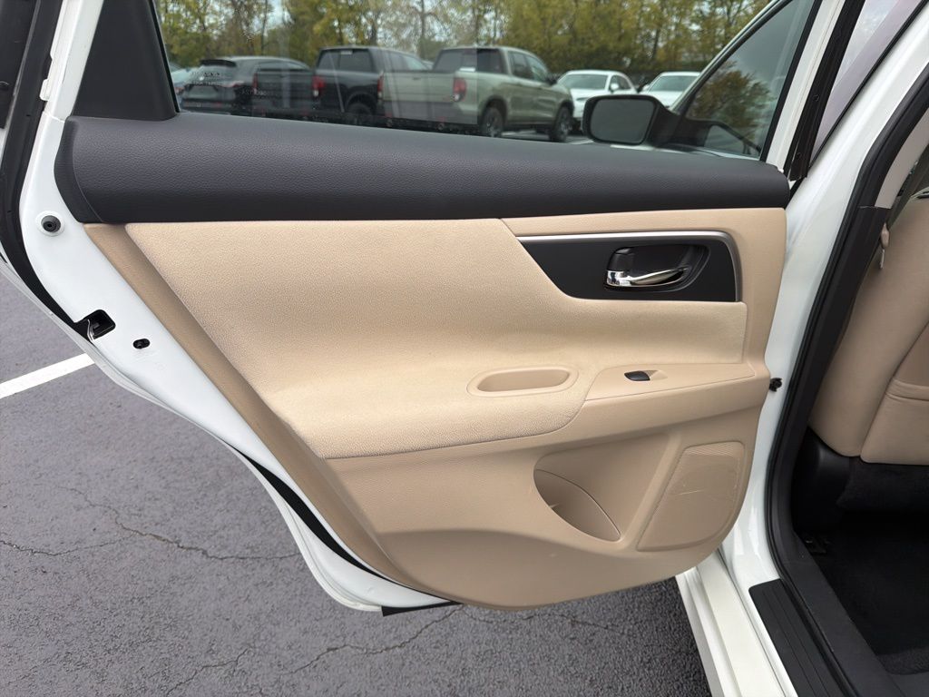 Thumbnail: 2015 Nissan Altima - 19