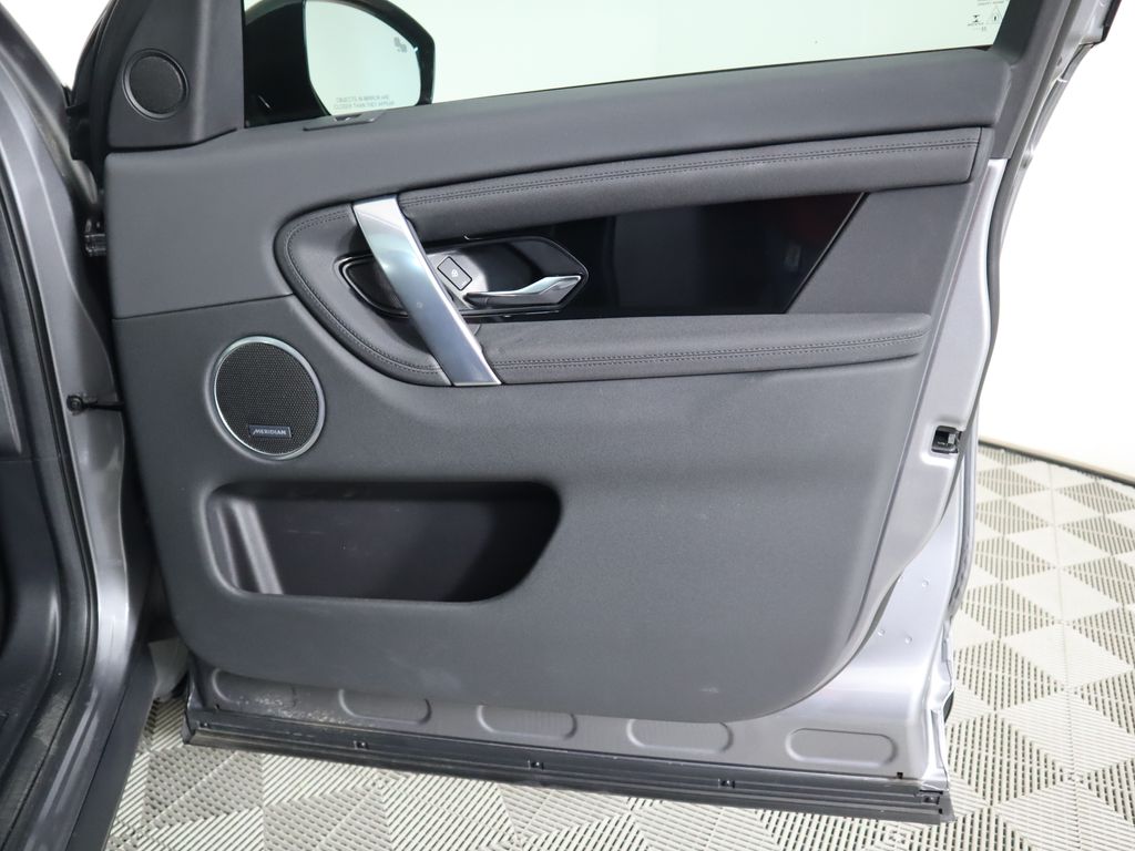 Thumbnail: 2023 Land Rover Discovery Sport - 26