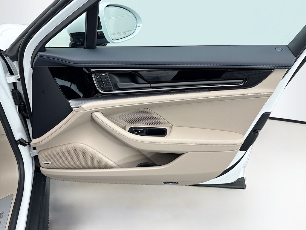 Thumbnail: 2026 Porsche Panamera - 26