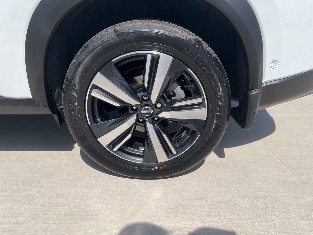 2025 Everest White Pearl Nissan Rogue SL FWD SUV