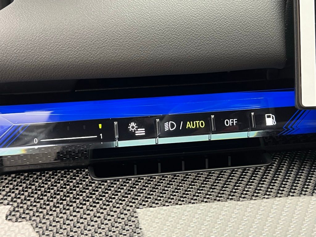 Thumbnail: 2026 BMW M5 - 21