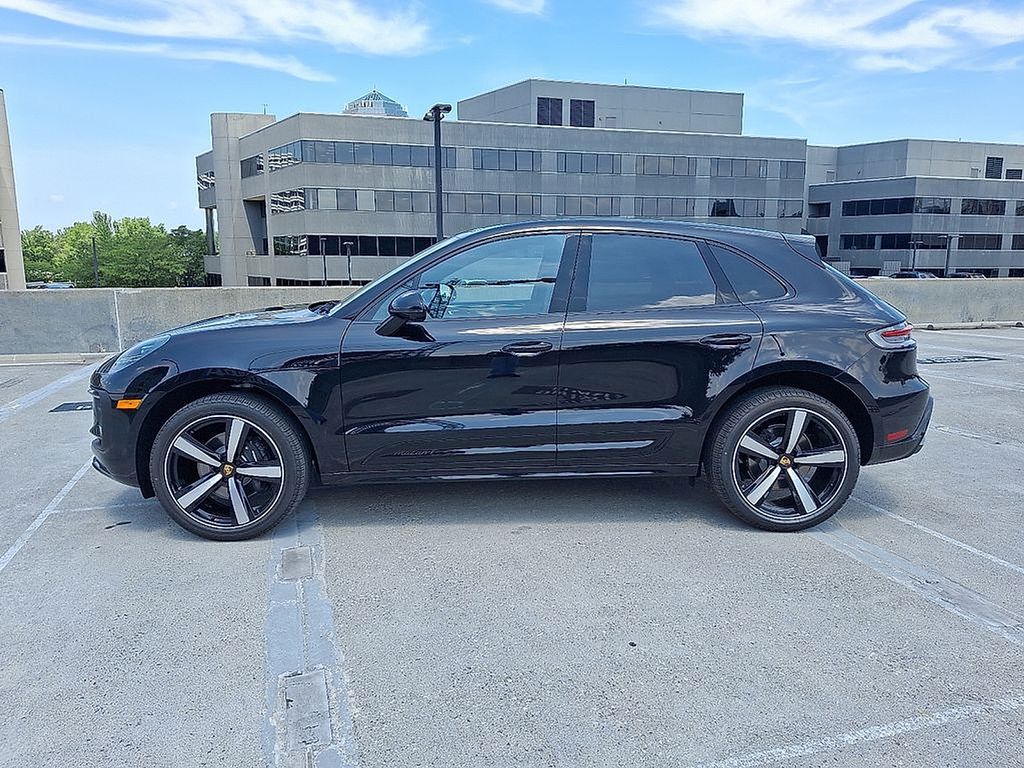 Thumbnail: 2025 Porsche Macan - 2