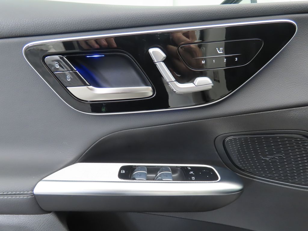 Thumbnail: 2025 Mercedes-Benz GLC - 23