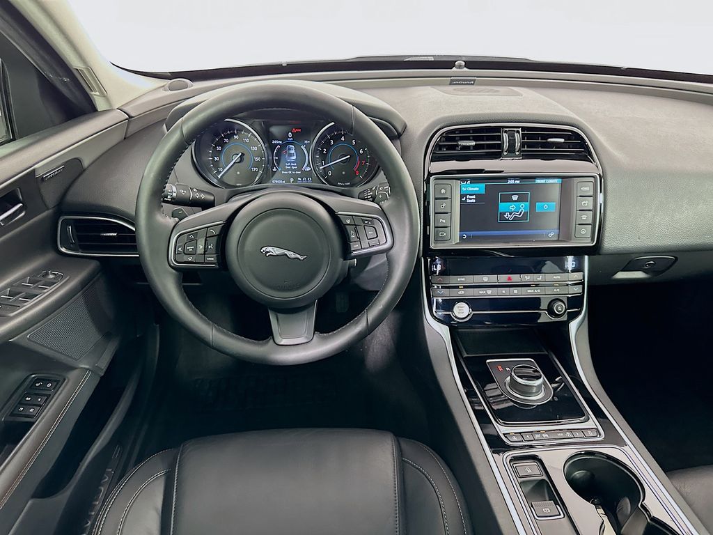 2017 Jaguar XE Prestige 22