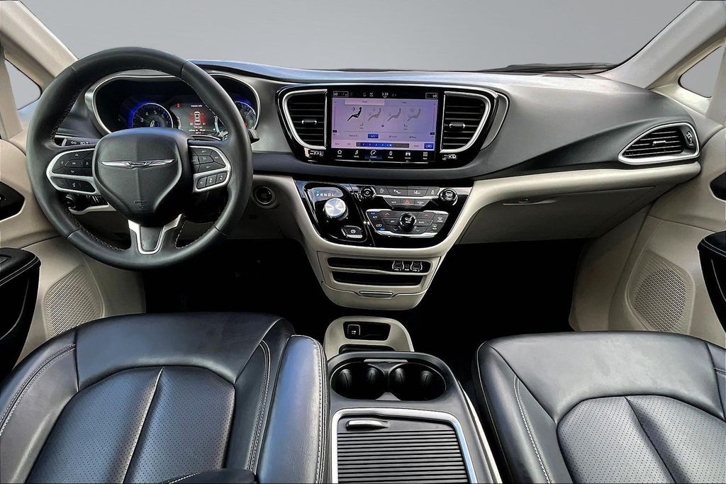 2023 Chrysler Pacifica Touring L - 7