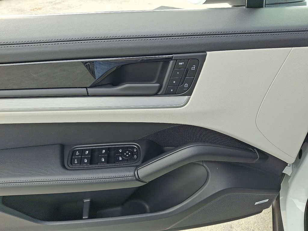 Thumbnail: 2025 Porsche Cayenne - 15