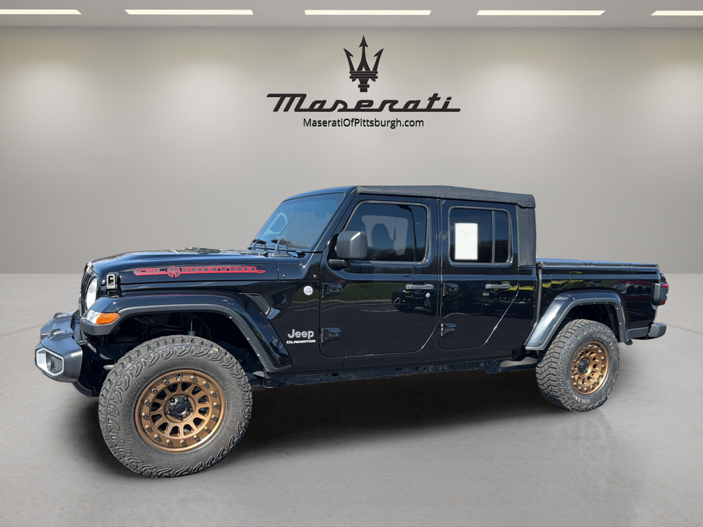 Black Clearcoat 2022 Jeep Gladiator Overland Crew Cab 4WD Pickup Truck Four-Wheel Drive 8-Speed Automatic