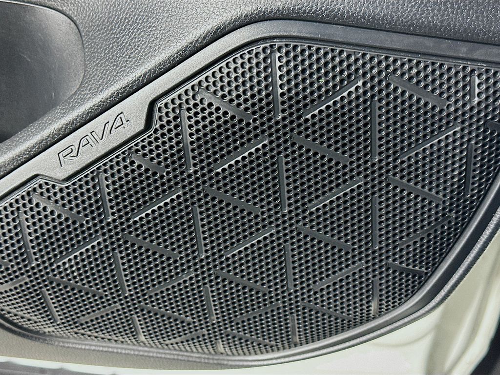 Thumbnail: 2019 Toyota RAV4 - 18